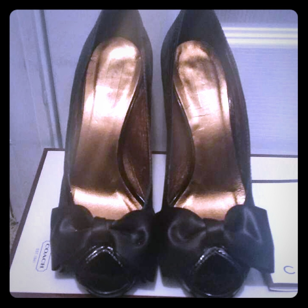 Like new ladies Coach heels. Size 7.